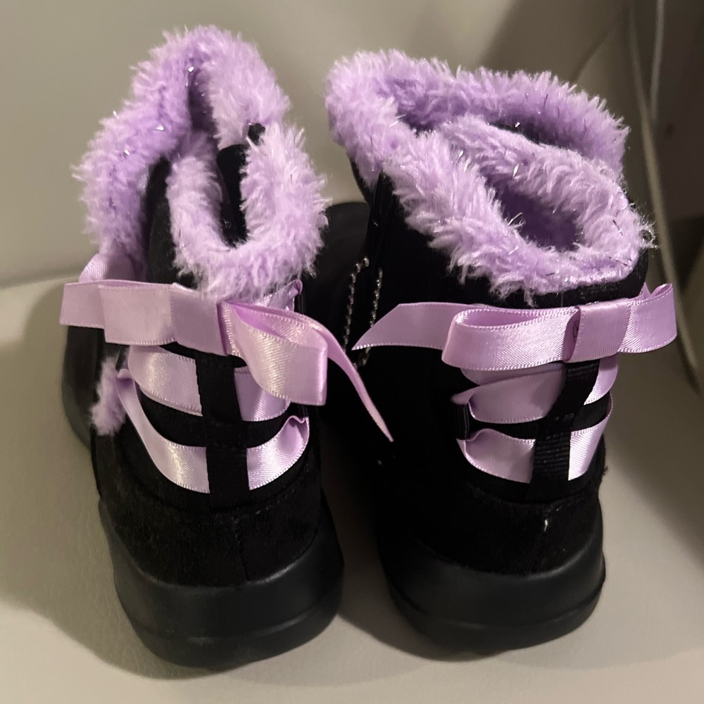 Skechers Go-Walk ( Joy- BOW-RIFIC) booties.